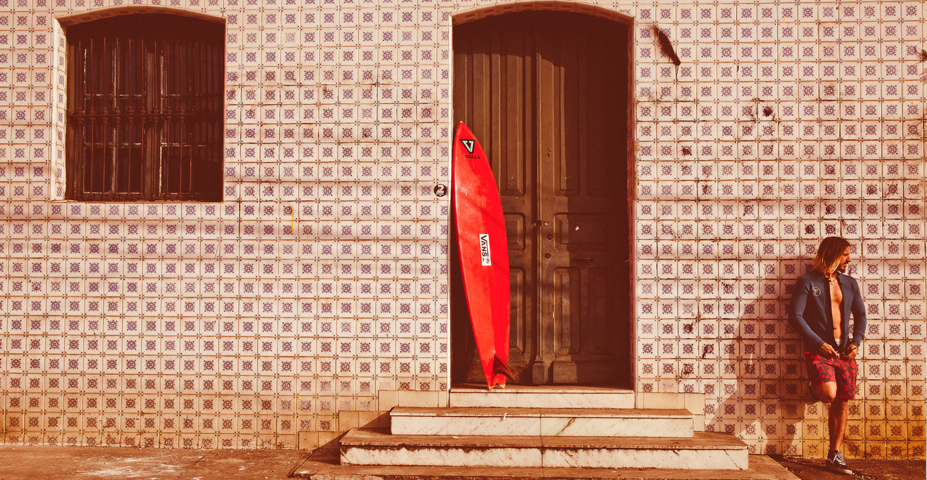O Surfista da Monoquilha Vermelha