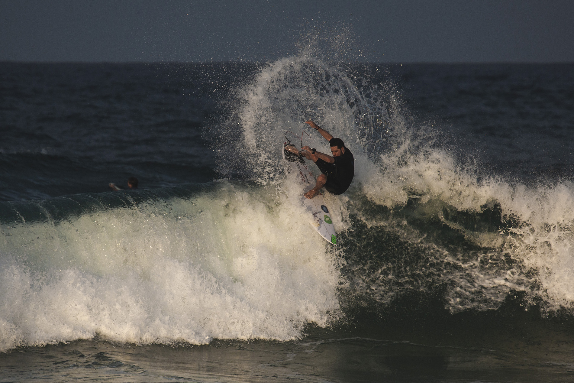 Adriano de Souza e as atitudes que definem o surf