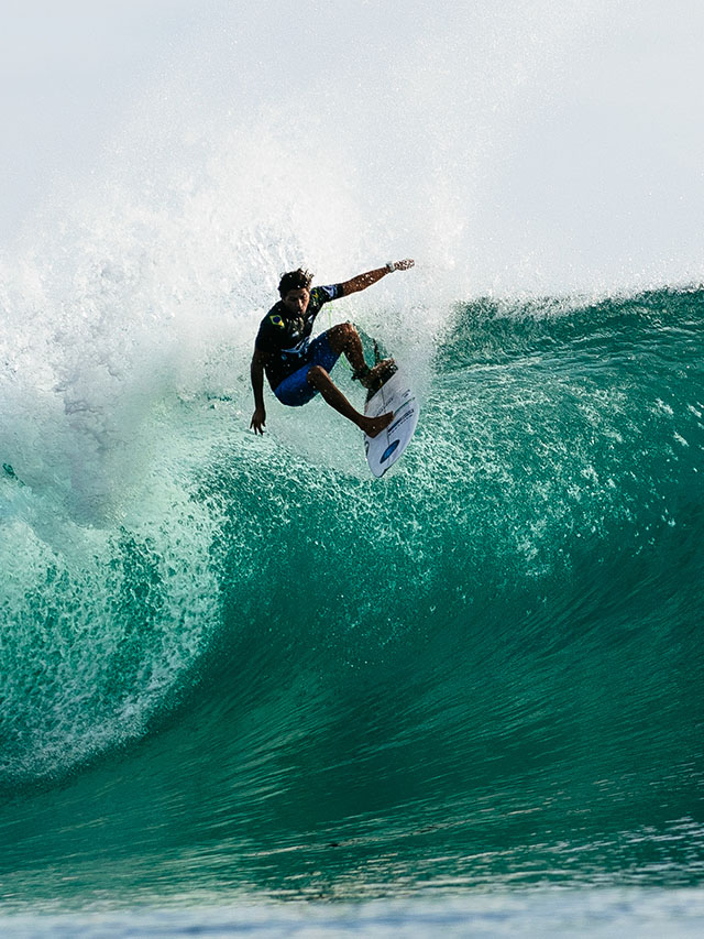 BRASILEIROS SEGUEM NO MUNDIAL DE SURF APÓS CORTES NA TEMPORADA