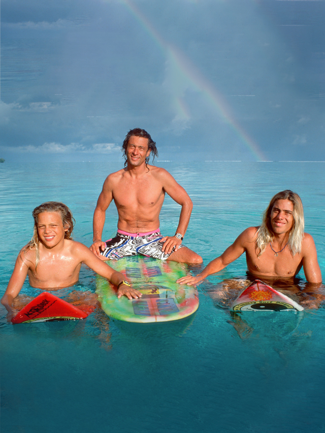 Pais e filhos surfistas