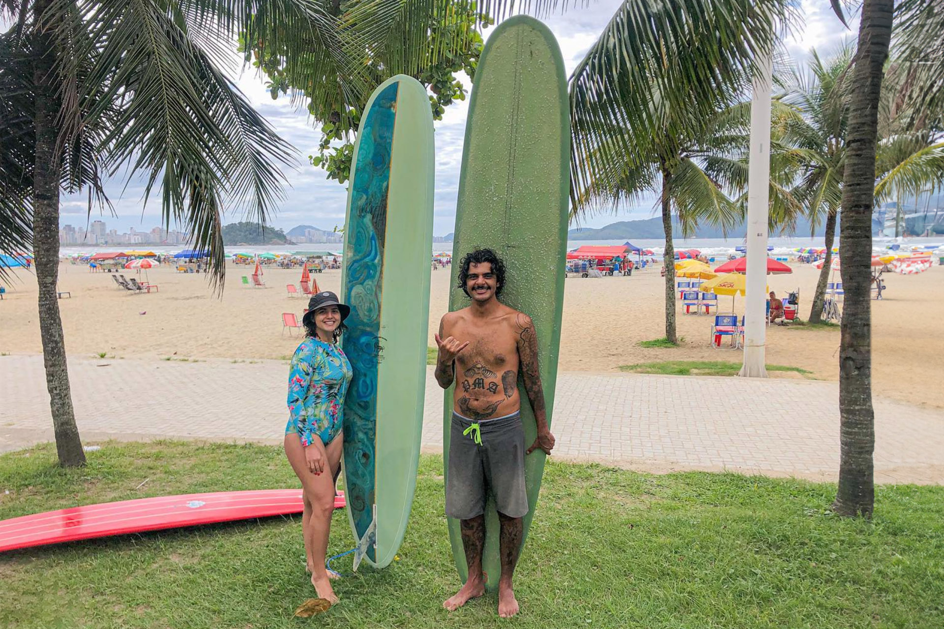 Surf de casal: quando os interesses também se encontram no mar