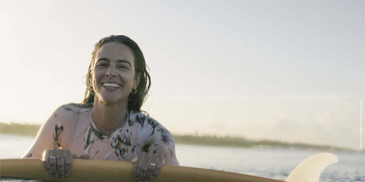 Claudinha Gonçalves, surfista, jornalista e pronta para as Olimpíadas