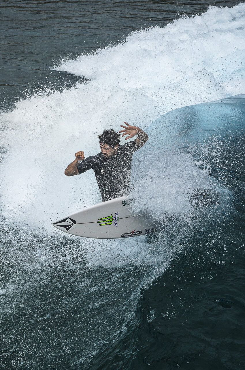 Yago Dora - Photo Raphael Tognini_12 Yago Dora surfando na piscina do Boa Vista Village_Foto Raphael Tognini