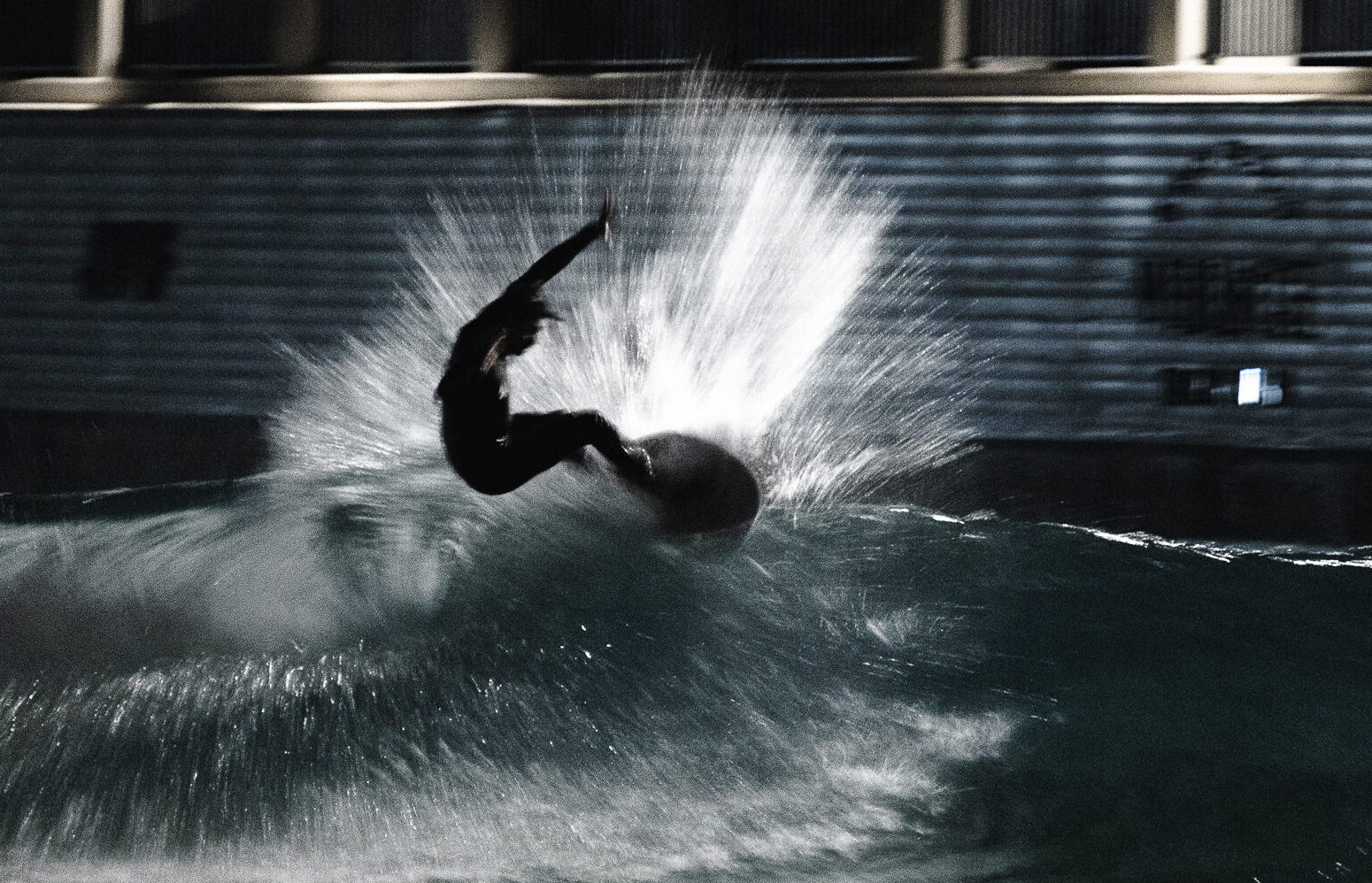 Yago Dora - Photo Raphael Tognini_17 Yago Dora surfando na piscina do Boa Vista Village_Foto Raphael Tognini