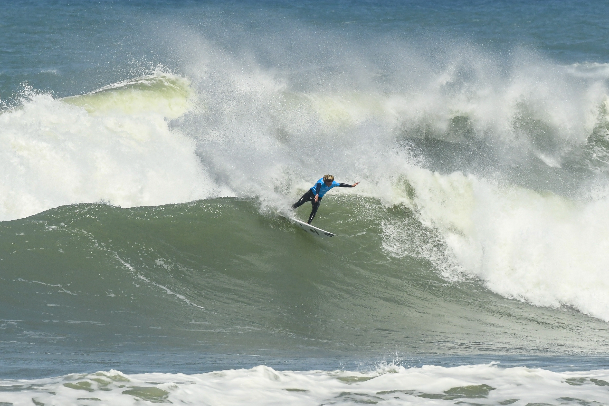 Ryan Kainalo surfando na Praia da Vila durante Circuito Banco Do Brasil De Surfe. Foto: Marcio David/WSL