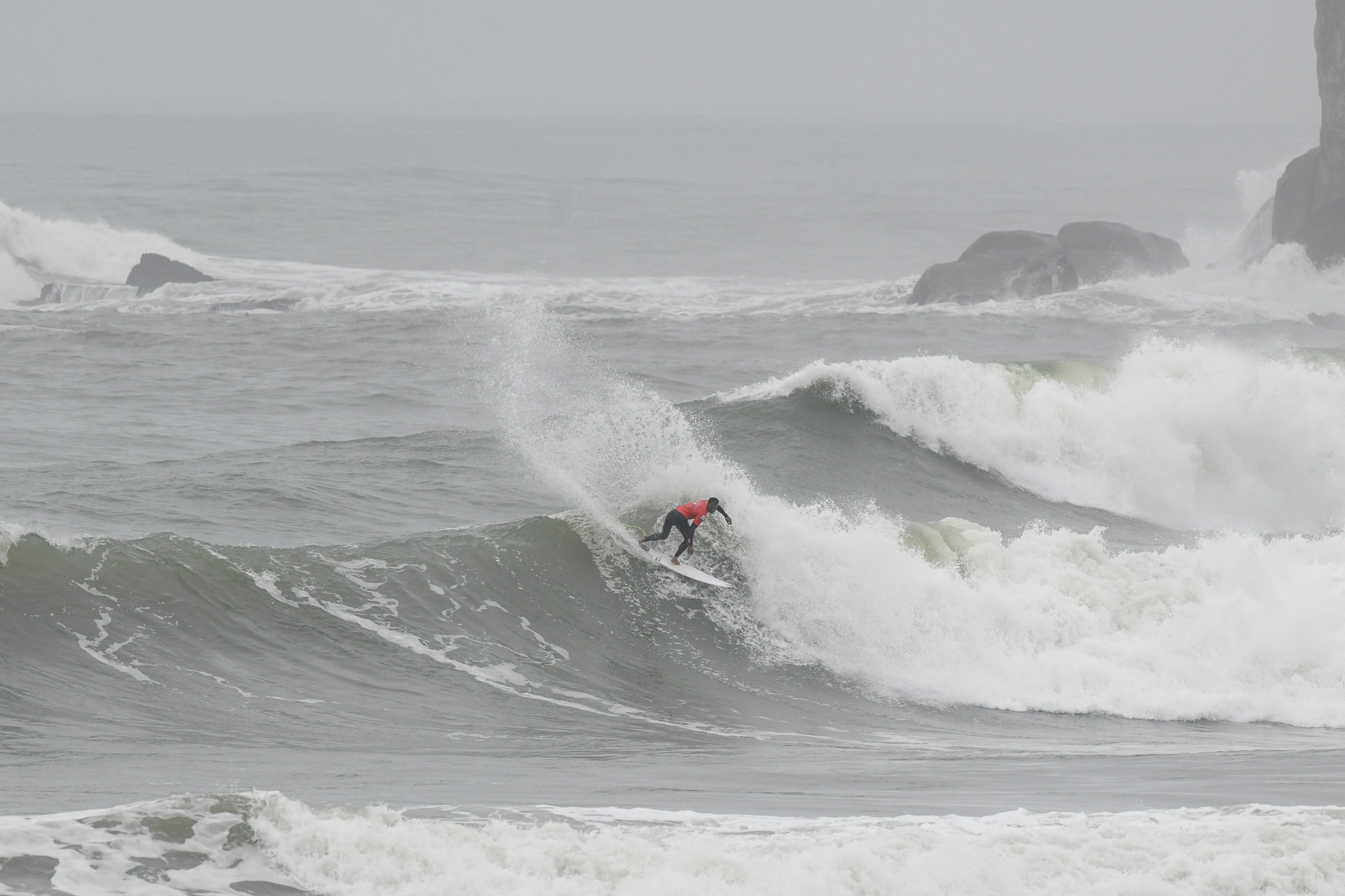 Wiggolly Dantas surfando na Praia da Vila durante Circuito Banco Do Brasil_Marcio David/WSL