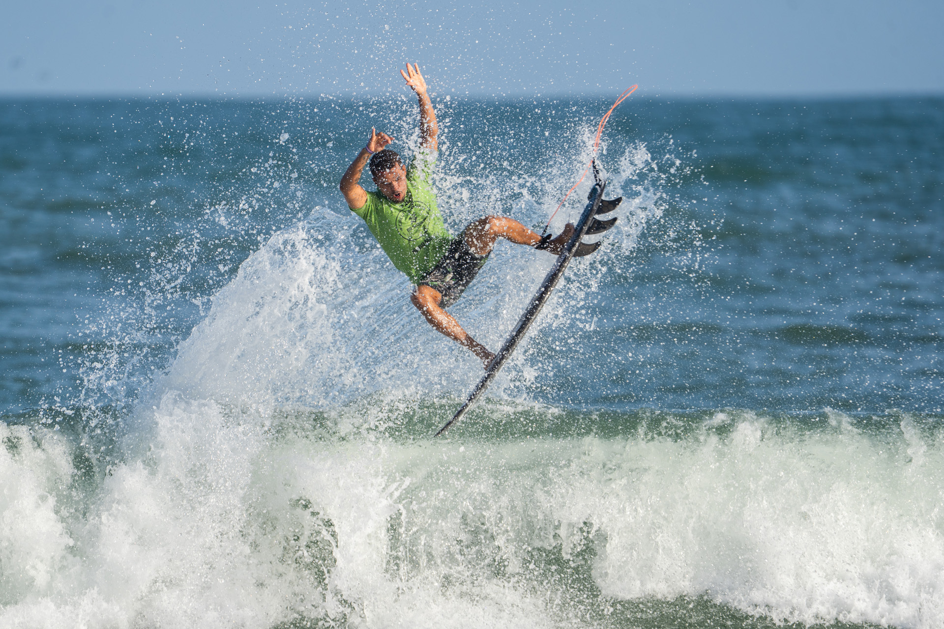 Douglas Silva surfando no Circuito BB Guarapari. Foto: Pedro Paiva/WSL