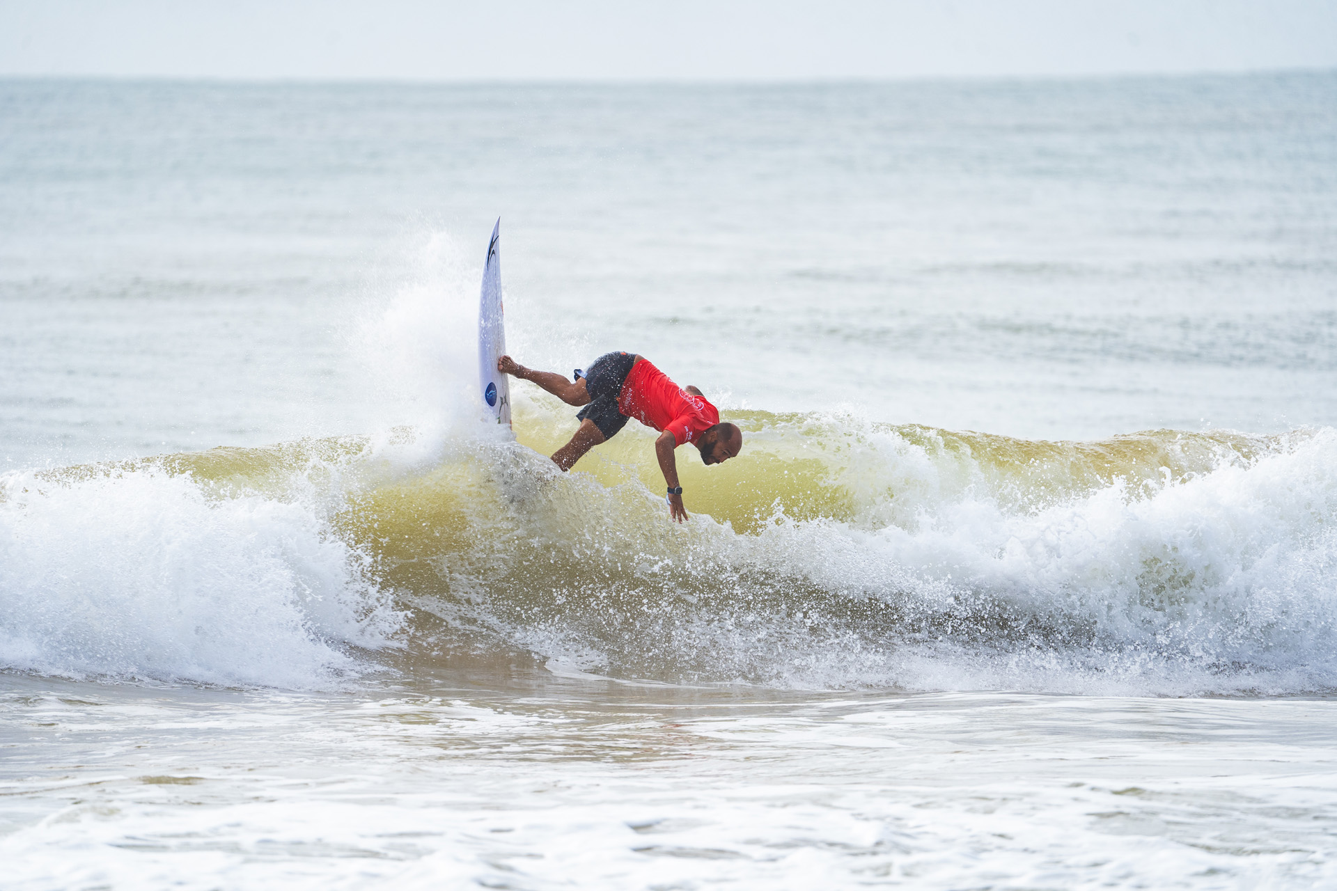 Jadson Andre surfando no Circuito BB Guarapari. Foto: Pedro Paiva/WSL